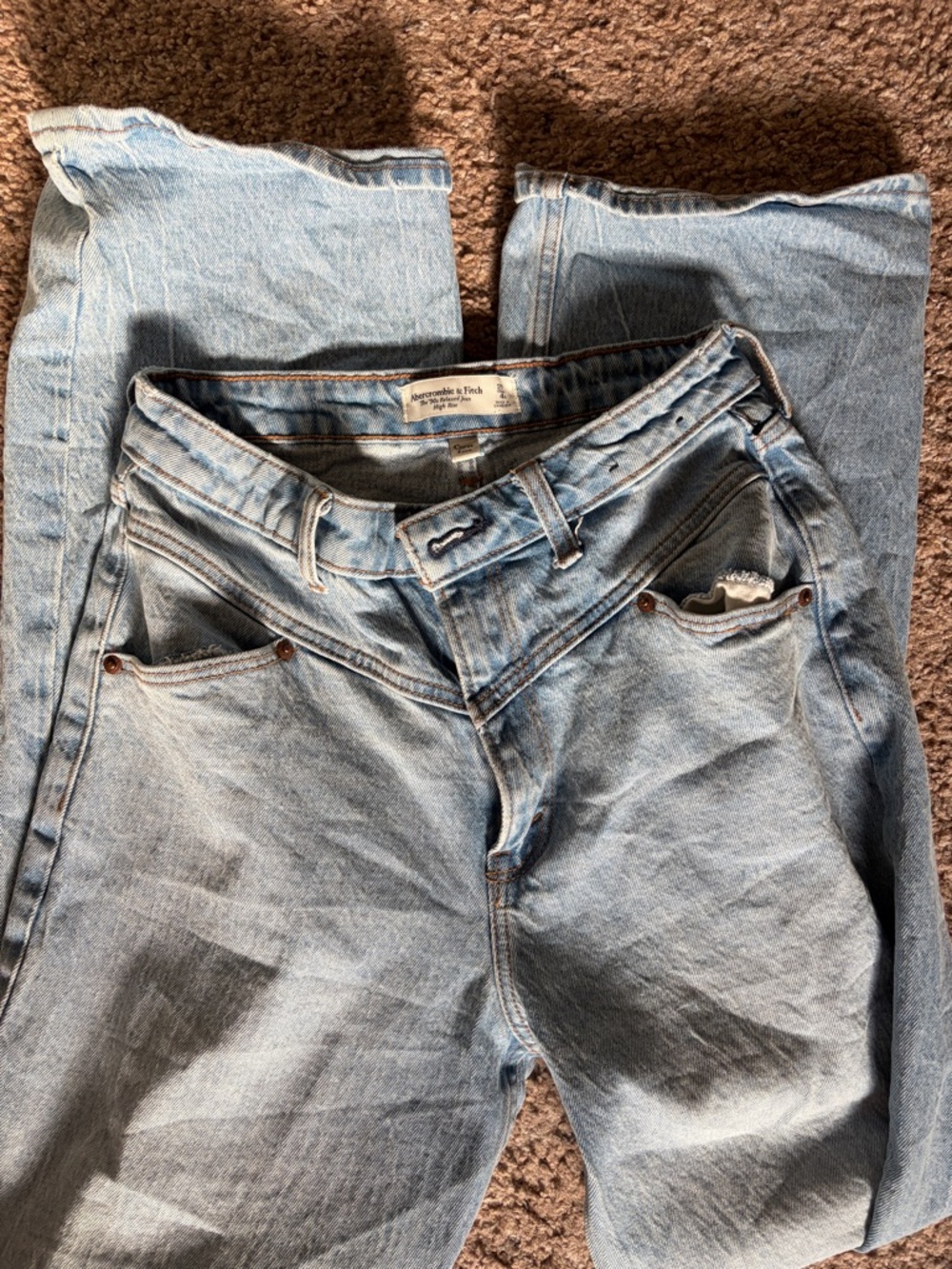 Abercrombie & Fitch the 90s relaxed jean.